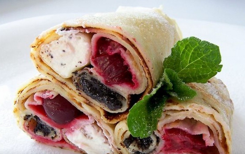 rolly iz blinov s nachinkoj na prazdnichnyj stol 5e1f42e