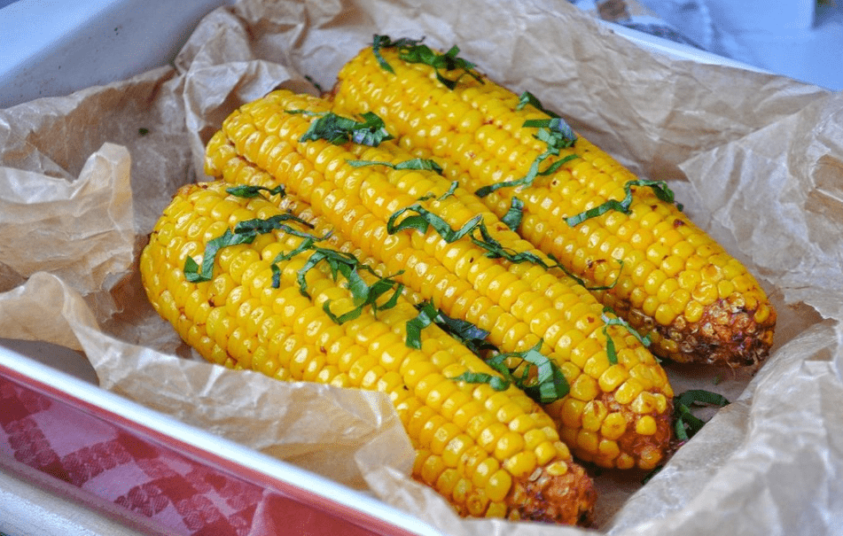 Як і скільки варити кукурудзу в качанах в каструлі