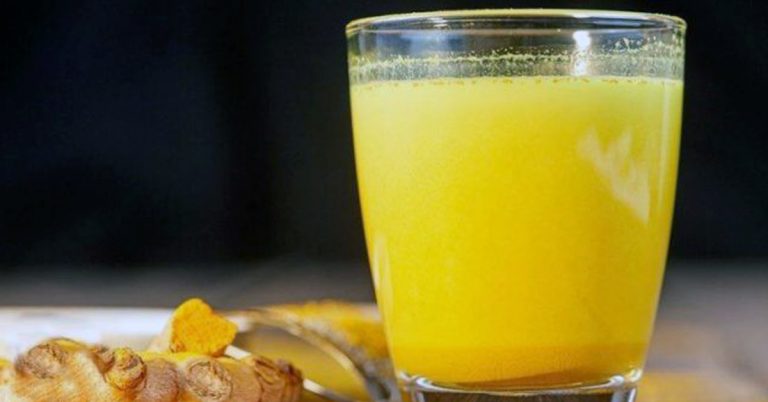 47-річна жінка 1 рік пила теплу воду з куркумою. І, ось, що з нею сталося ... 57 1 70