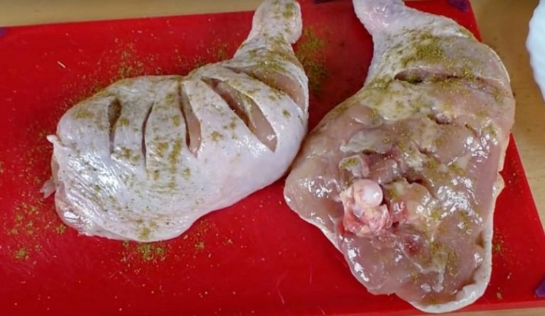 Перетворюємо звичайні курячі стегенця в шашлик на сковороді: маринуємо, а потім смажимо на цибулі 33 67209374993455ae7581c31cc6cee853