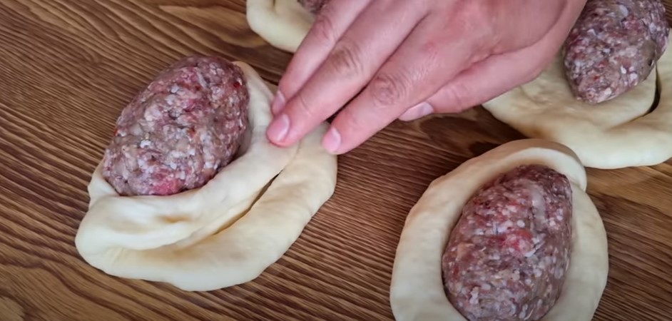 Краще, ніж біляші. М'ясні пиріжки: смачні і соковиті булочки з м'ясом 26 e762f74fb5491ef232e5c0d4a464414f