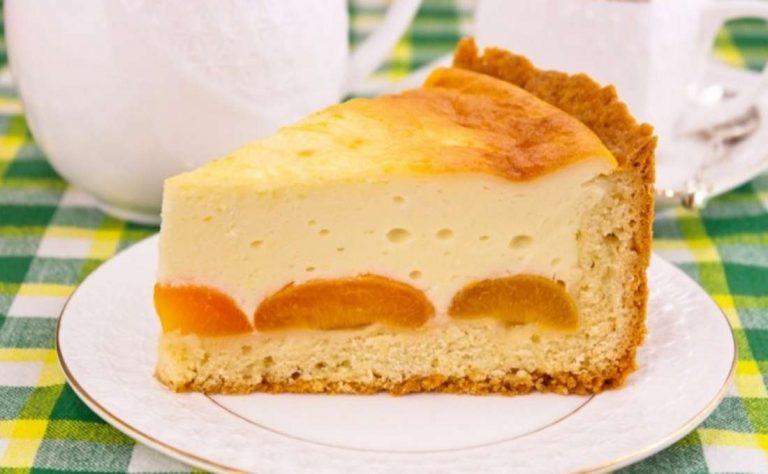 nezhnyj pirog s abrikosami i tvorogom