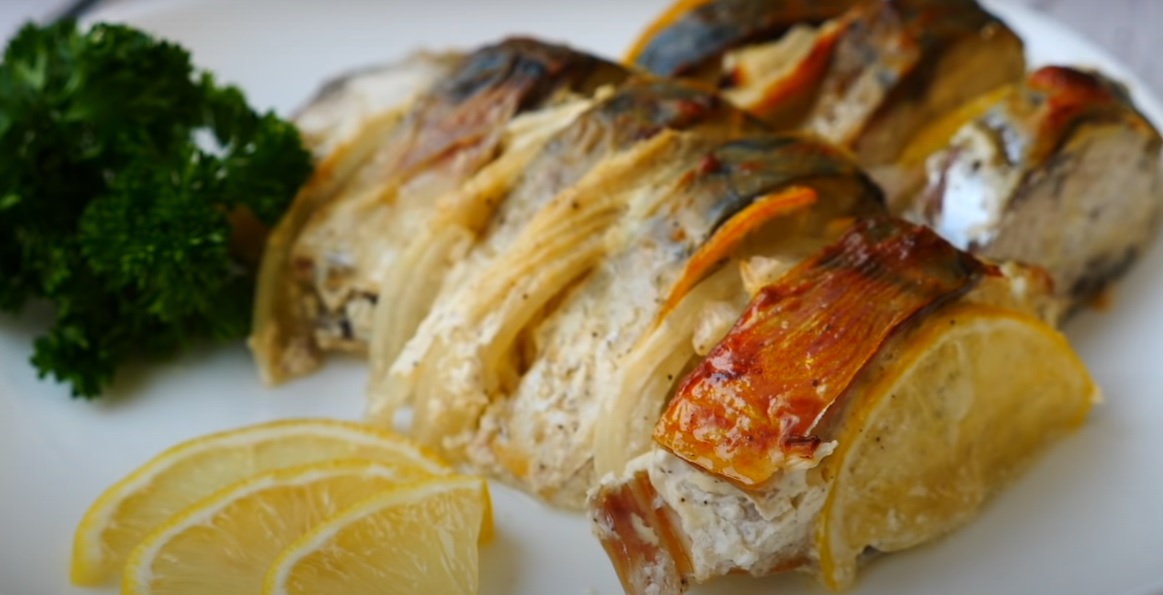 Шикарна скумбрія у духовці - ідеальний рецепт приготування, рибка виходить соковита і дуже смачна