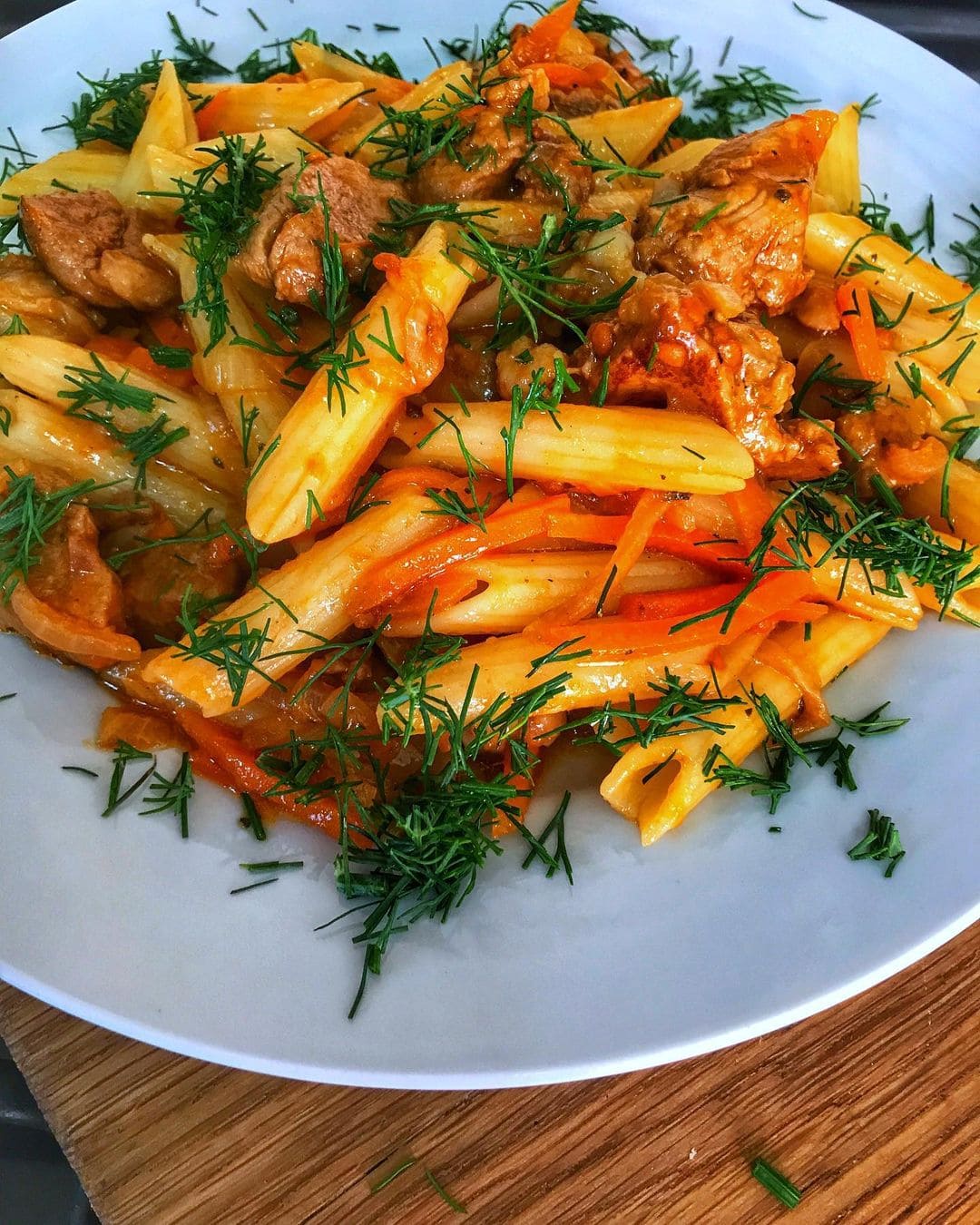 Макарони з м’ясом в томатному соусі - дуже ситна вечеря або обід