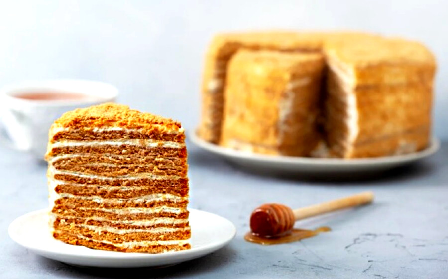 Торт "Медовик" за класичним рецептом - дуже смачно та ніжно