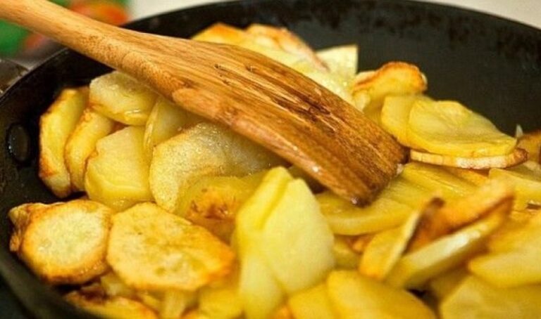 У мене смажена картопля завжди виходить з рум’яною скоринкою і не розвалюється в пательні: ділюся своїм секретом 7 6b1d4f2b01a2abd74bc04539034d9ec0