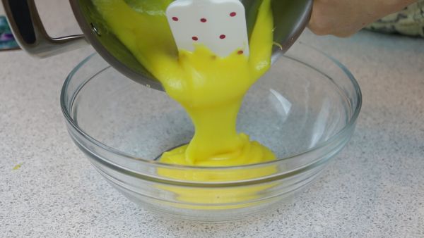 tort polet shmelja 1097196