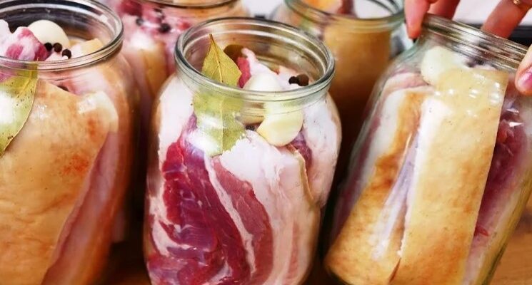 Знайома навчила солити сало по-одеськи. Прості інгредієнти, а результат вище всяких похвал 8 4e4a37a0fde2f9c34480420d37a2df29