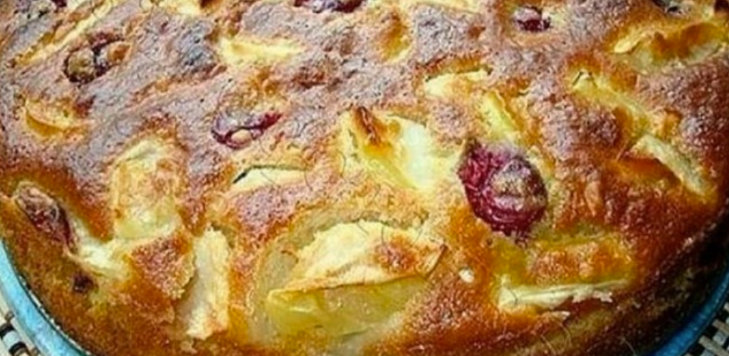 Шарлотка яблучна з вишнею: смакота, яку мало хто пробував! 5 b7f285edaf15fe4d30a736982955778c