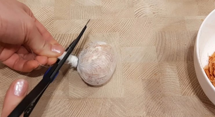 jak krasivo pofarbuvati jajcja na velikden cibulevim lushpinnjam 4643498