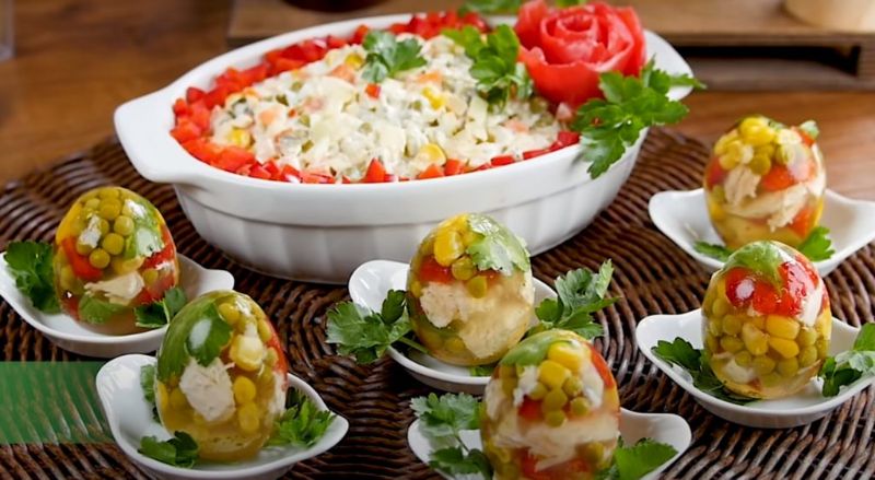 originalni jajcja na velikden recept zhele z kurkoju ta ovochami a2ed1c2