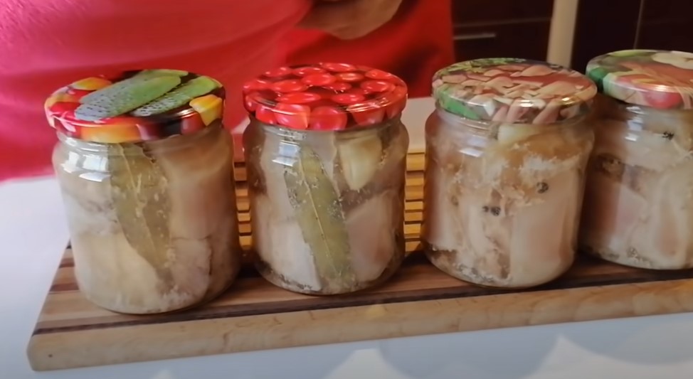 vidmovilasja vid kovbasi gotuju mjaso v banci za finskim receptom 4043c02