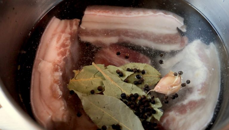 zabiv ves morozilnik svinjachoju grudinkoju teper gotuju smachne salo jake koristuvalosja populjarnistju u 90 h 0212b1c