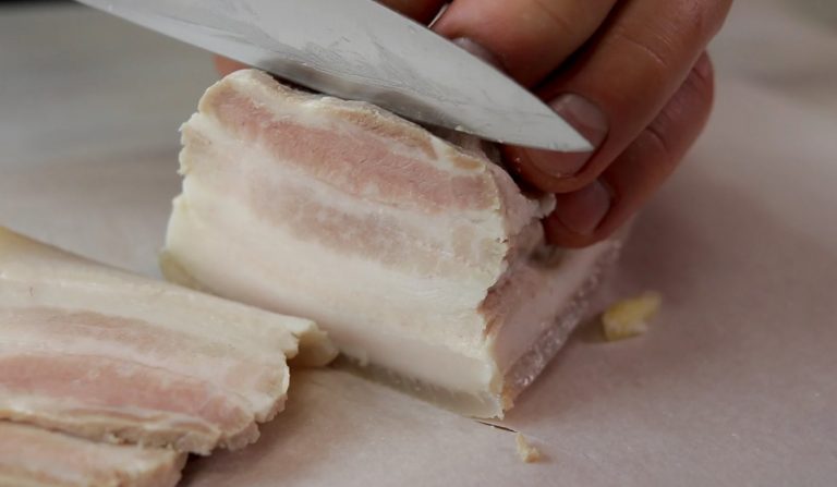 zabiv ves morozilnik svinjachoju grudinkoju teper gotuju smachne salo jake koristuvalosja populjarnistju u 90 h 1b99f43