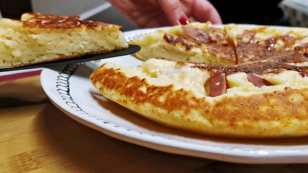 Як приготувати сирний пиріг з яблуками: рецепт на сковороді 50 1726b2993b46c157a6b8e0cb555264ef