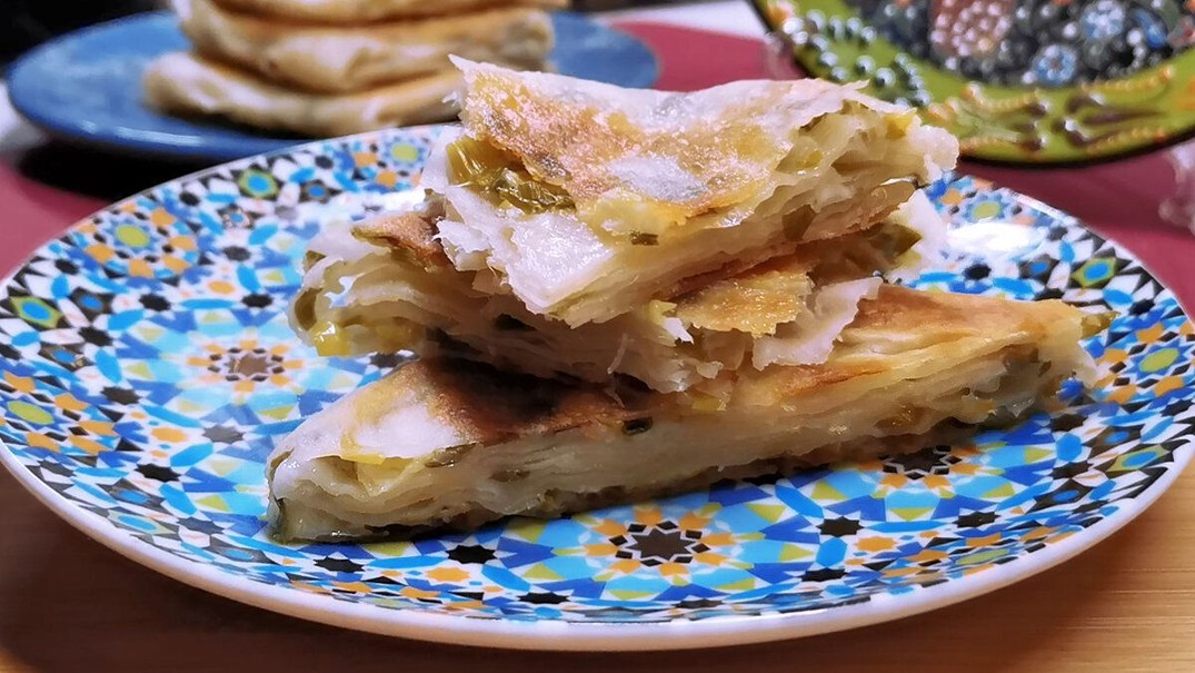 Як приготувати турецькі коржі з начинкою на сковороді: нічого складного, просто і смачно 33 3881d8ee36d17ed10b000bdcd94444b8