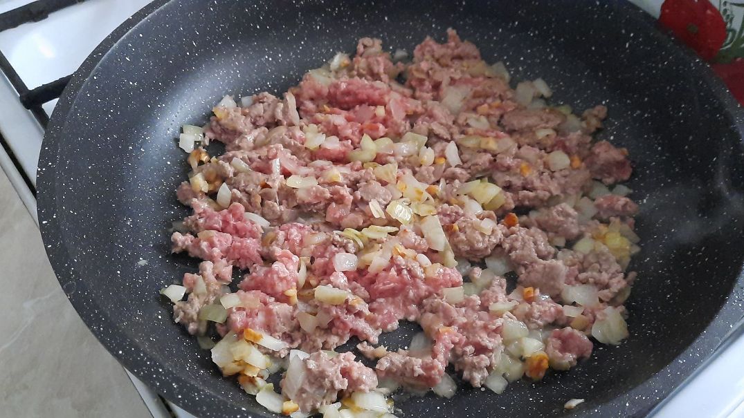 Макарони з фаршем на сковороді з сиром та з томатною пастою 38 976baa4f180b07fc03bcb141f3a2abca