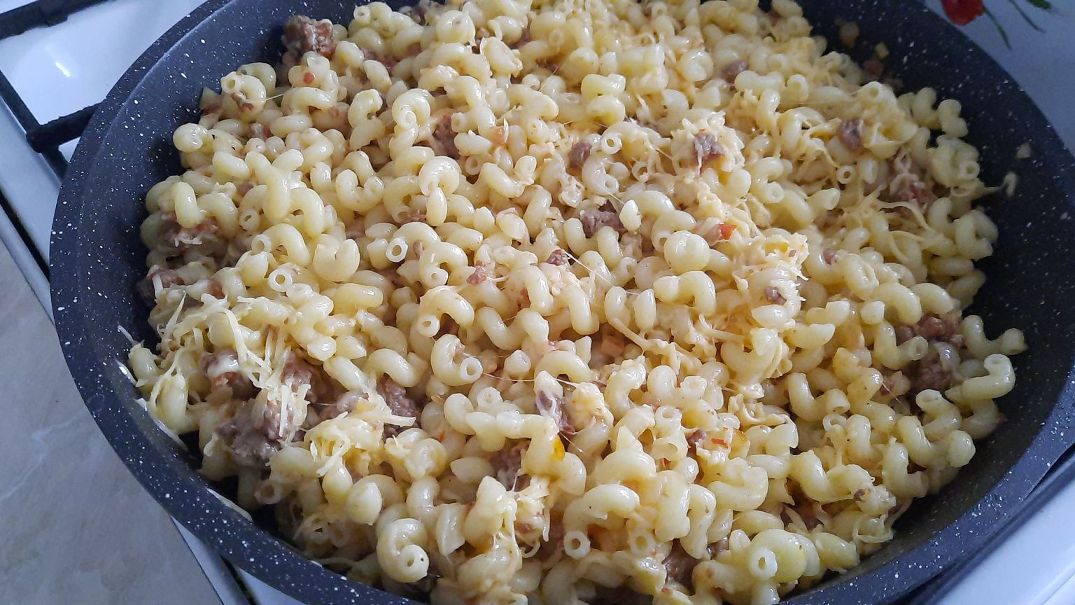 Макарони з фаршем на сковороді з сиром та з томатною пастою 43 c06501e3a263a26ba495ce300e1e64ba