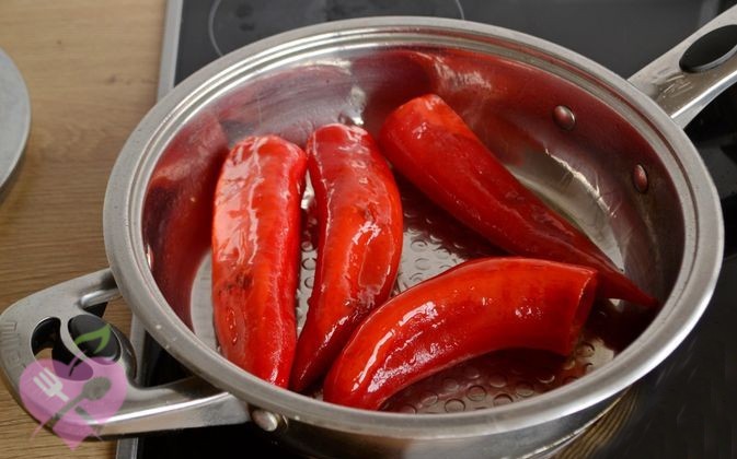 Маринований перець фарширований цибулею, зеленню та часником - ідеально смакує до шашлику 31 d0abd57b8f2d4f3af956c1daa93d73b7