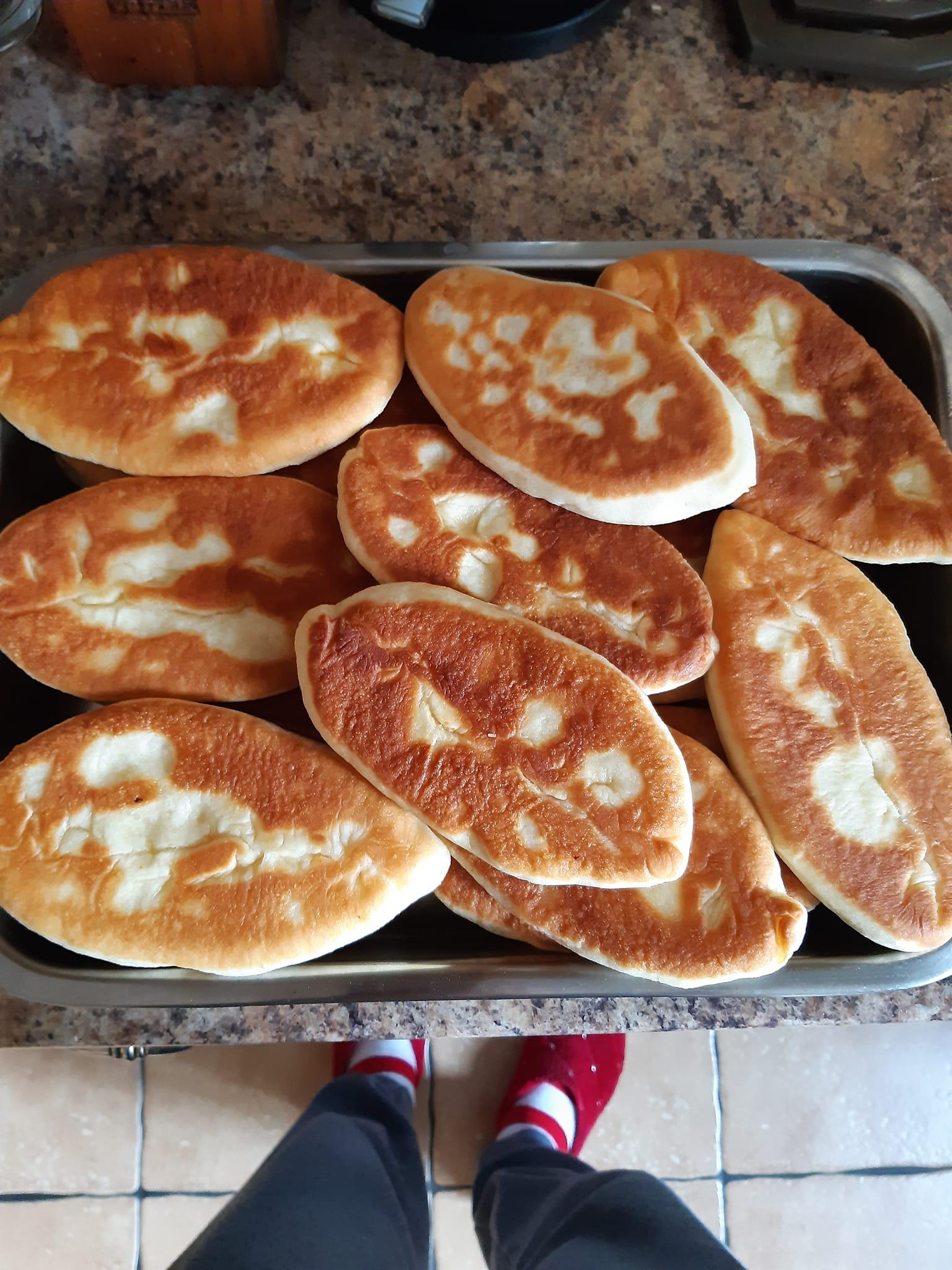 Сьогодні хочу запропонувати пиріжки дріжджові з капустою та суп з галушками