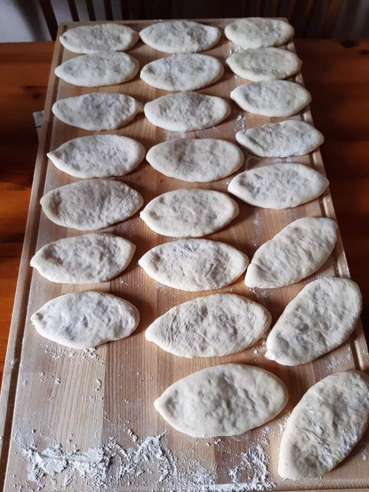 Сьогодні хочу запропонувати пиріжки дріжджові з капустою та суп з галушками