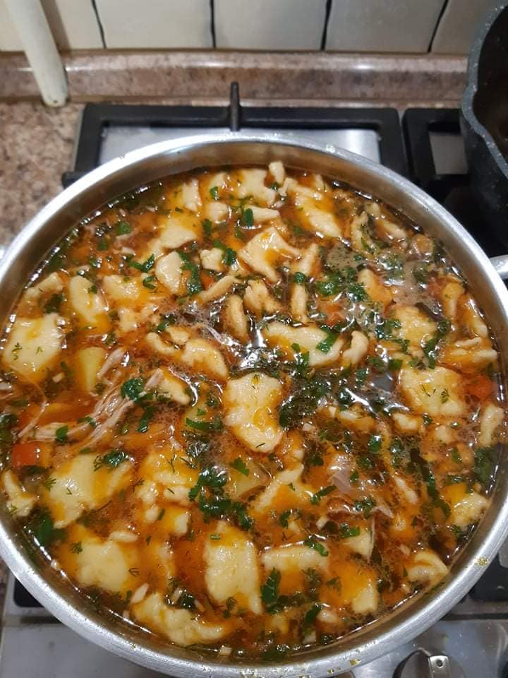 Сьогодні хочу запропонувати пиріжки дріжджові з капустою та суп з галушками