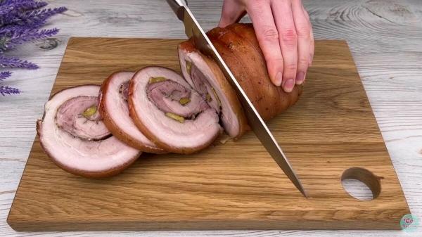 Цей рецепт приготування свинячої грудинки настільки простий, що навіть новачок на кухні впорається на відмінно