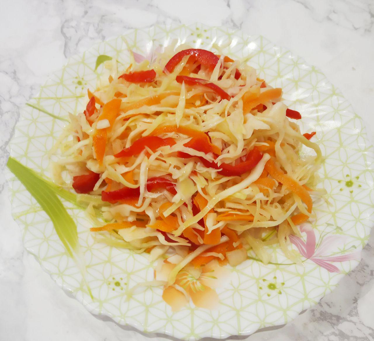 Салат з капустою, морквою, цибулею і помідорами на зиму 19 6046228c8a210808e983ce74672d877e