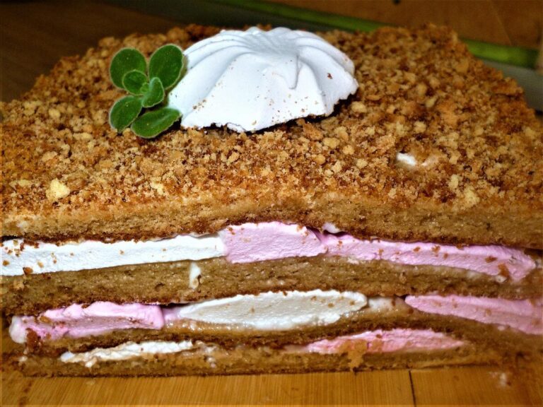 🍽️ Нестандартний медовик з наливними коржами і прошарком з зефіру. Легка варіація популярного торта 👍 23 d15a4288d987d1f7b1e3e916a1f34647