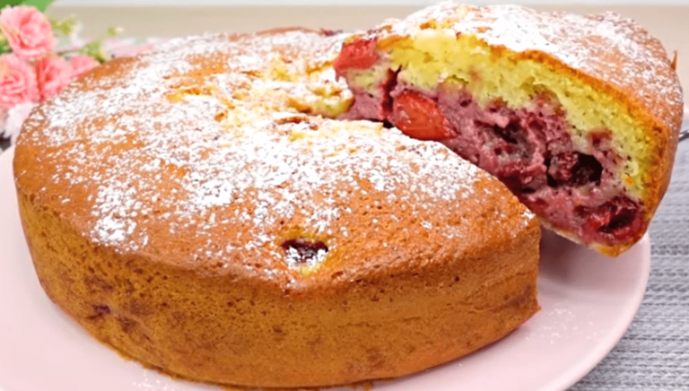 🍽️ Пишний і вологий пиріг з ягодами: дуже смачно, а готується простіше простого, і продукти доступні - Рекомендую 👍 57 ef0b199e46c6d364d83c18c7f5f69c5b