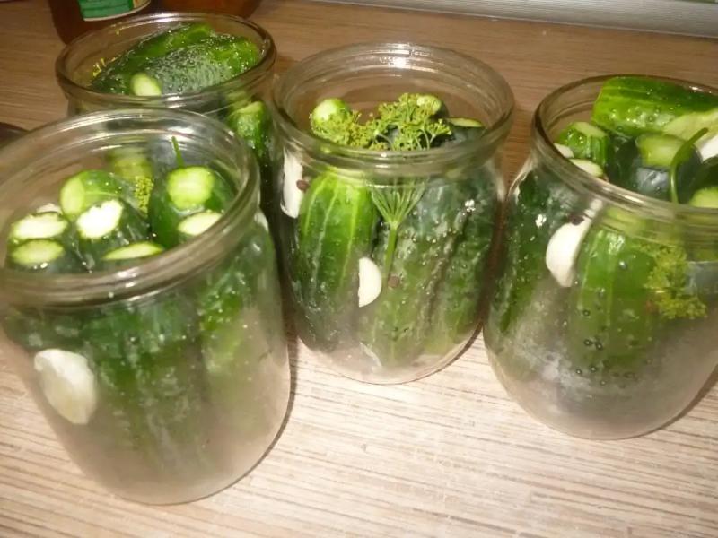 Огірки мариновані з томатною пастою: дуже смачні і хрумкі, класний рецепт на зиму 22 b62535c2e39095b58df394be8ac286ff