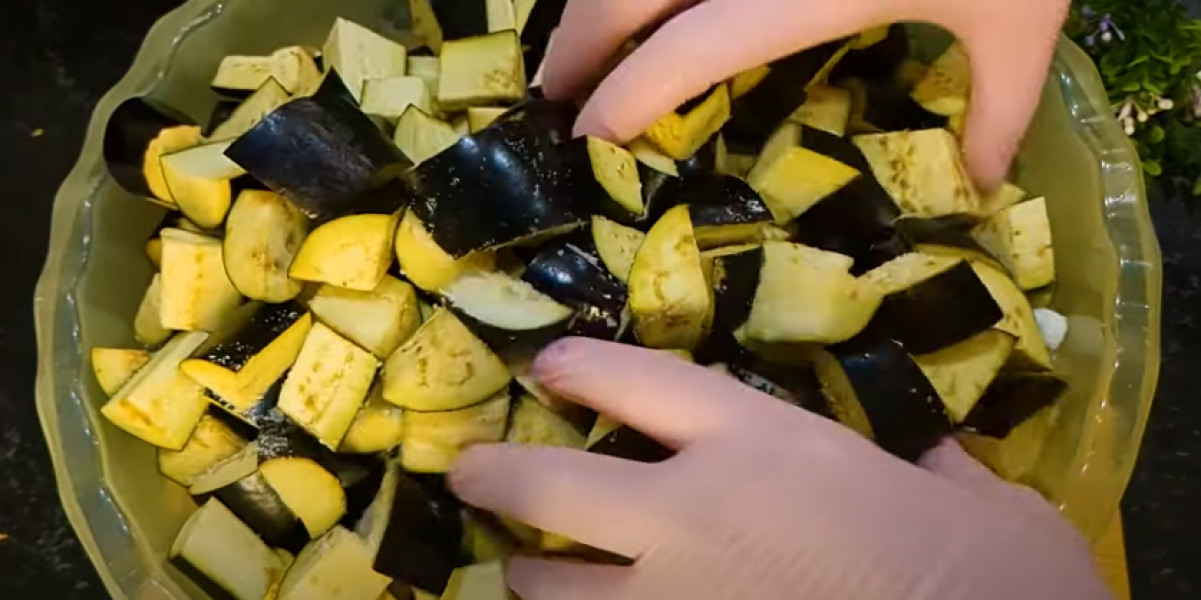 Найсмачніша ікра з баклажанів на зиму! Без оцту та стерилізації! Така заготовка зберігається у квартирі 43 6e74943313b0014a77e8a90d200b4d24