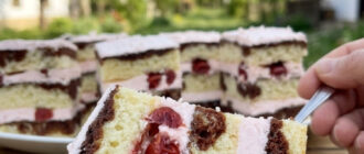 fb rozkishnyy plyatsok z vyshnyamy vyshnevyy aromat v miru solodkyy harno trymae formu ta duzhe smachnyy 66018