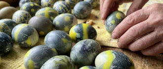 fb sche odyn sposib nezvychno pofarbuvaty yaytsya na velykden v natsionalnomu styli duzhe prosto bez himii tilky naturalni barvnyky 92720