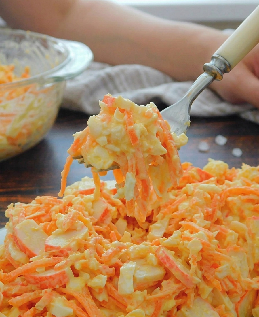 Смачний і простий салат із моркви – такий салатик летить зі столу за лічені хвилини
