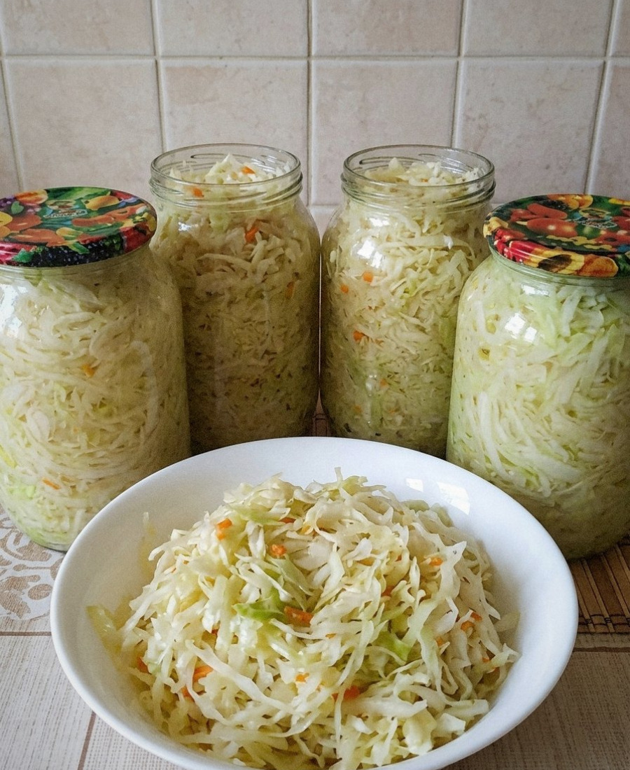 Палочка-виручалочка! Ранню капусту заготовлюю на зиму! Показую, як я рятую свою “потріскану” капусту і взимку використовую до борщів, пиріжків