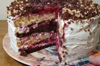 fb domashniy tort duet z chornoyu smorodynoyu neymovirna smakota idealno pidiyde do bud yakoho svyata tort na den zakohanyh 94895